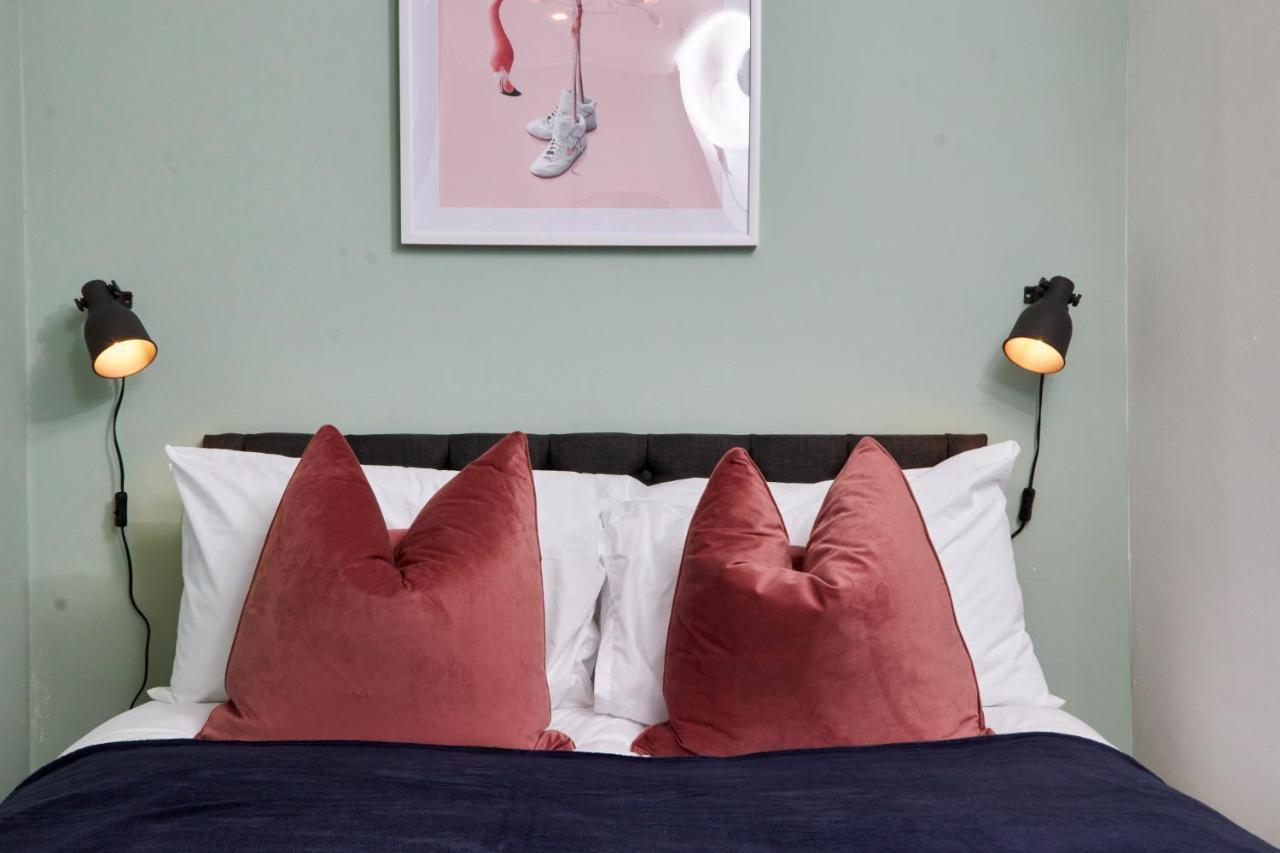 Stunning Two Bedroom Apartment By Purestay Short Lets & Serviced Accommodation Warwickshire With Parking Stratford-upon-Avon Exterior photo