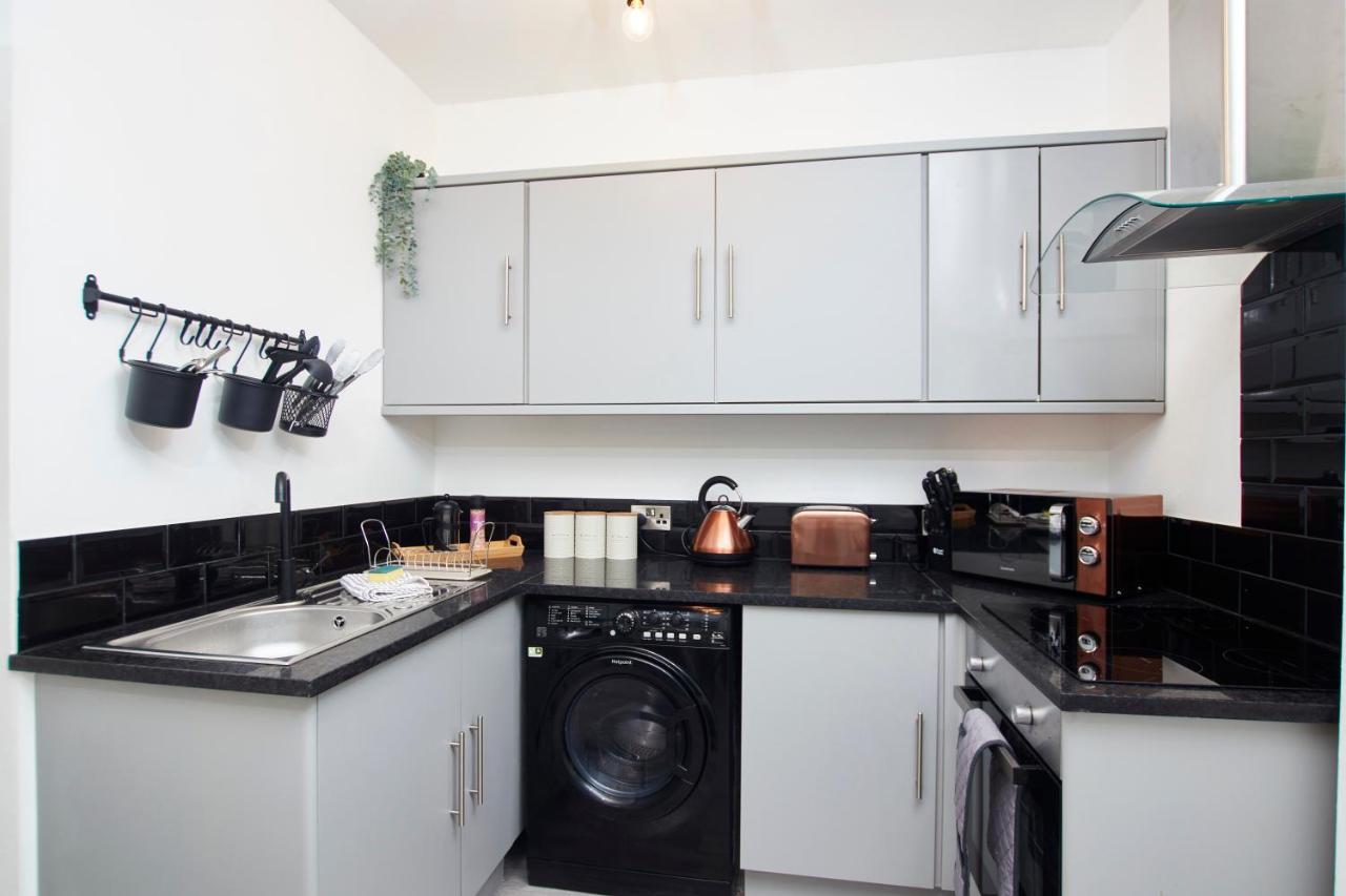 Stunning Two Bedroom Apartment By Purestay Short Lets & Serviced Accommodation Warwickshire With Parking Stratford-upon-Avon Exterior photo