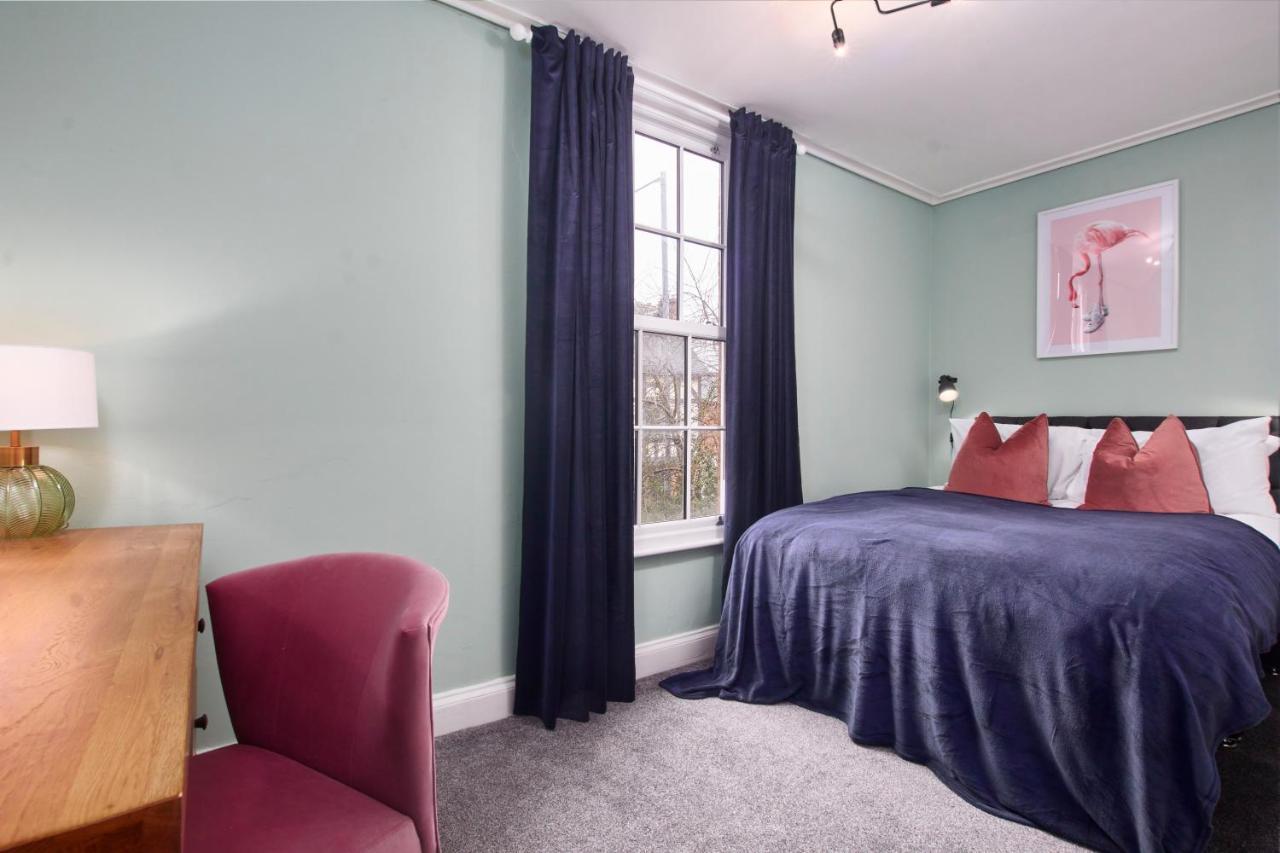 Stunning Two Bedroom Apartment By Purestay Short Lets & Serviced Accommodation Warwickshire With Parking Stratford-upon-Avon Exterior photo