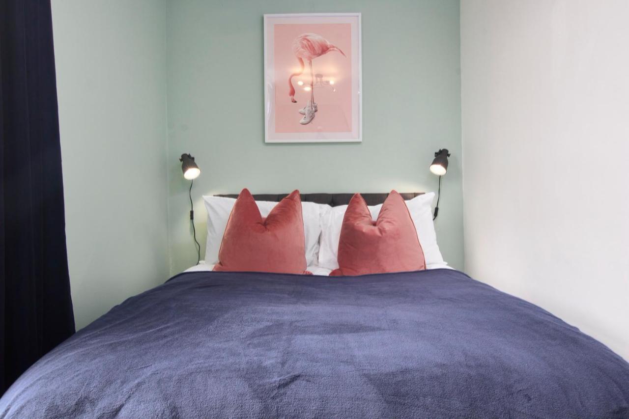 Stunning Two Bedroom Apartment By Purestay Short Lets & Serviced Accommodation Warwickshire With Parking Stratford-upon-Avon Exterior photo