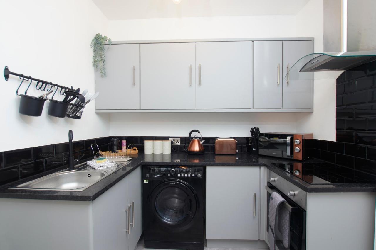 Stunning Two Bedroom Apartment By Purestay Short Lets & Serviced Accommodation Warwickshire With Parking Stratford-upon-Avon Exterior photo